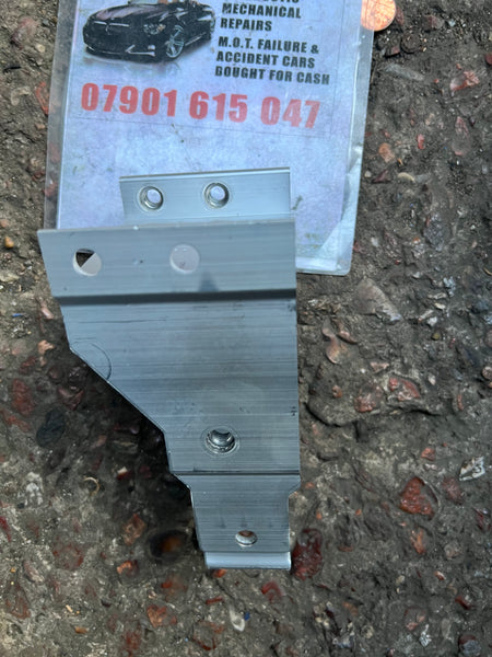 7357216 BMW 5 SERIES 2020 G30 G31 G11 G12 RADIATOR BRACKET PASSENGER    bmw g30 passenger side radiator bracket