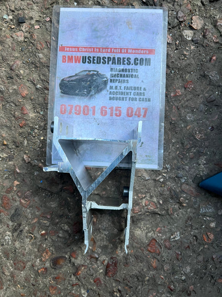 7357216 BMW 5 SERIES 2020 G30 G31 G11 G12 RADIATOR BRACKET PASSENGER    bmw g30 passenger side radiator bracket