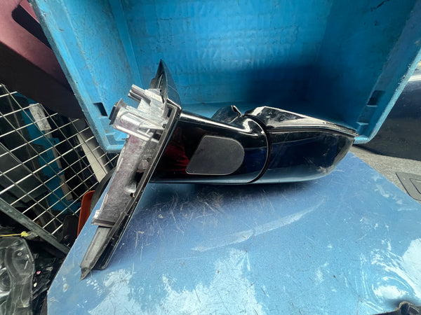 Bmw parts 

Bmw part

Bmw x7 driver side wing  mirror  
BMW X5  2021 G05 Driver side wing mirror with glass 

5 pins 

 plastic under needs replacing 

please observe all pictures