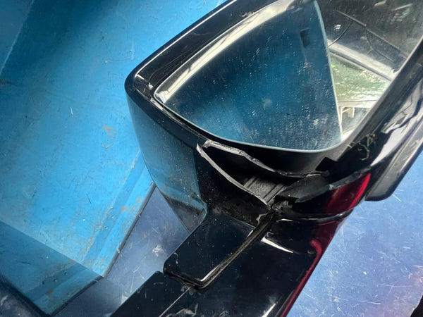 Bmw parts 

Bmw part

Bmw x7 driver side wing  mirror  
BMW X5  2021 G05 Driver side wing mirror with glass 

5 pins 

 plastic under needs replacing 

please observe all pictures