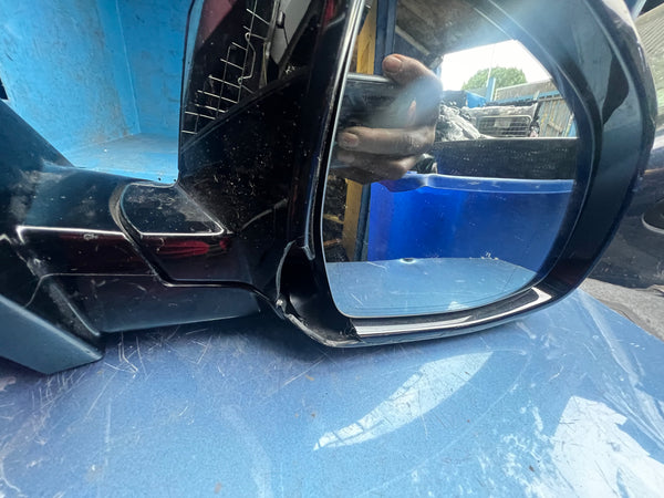 Bmw parts 

Bmw part

Bmw x7 driver side wing  mirror  
BMW X5  2021 G05 Driver side wing mirror with glass 

5 pins 

 plastic under needs replacing 

please observe all pictures