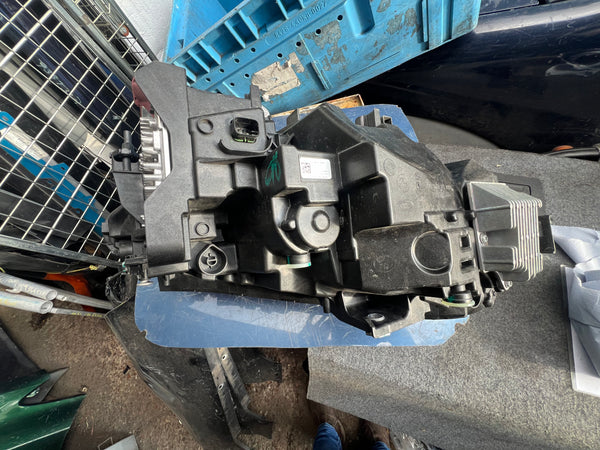 Bmw part              Bmw parts           BMW M2  2023 G87 G42 Passenger side  HEADLIGHT  LED ADAPTIVE SHADOW LINE

9503471

9503471-03