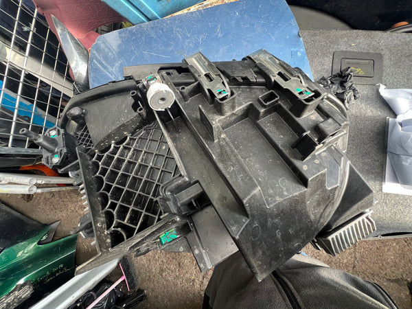 Bmw part              Bmw parts           BMW M2  2023 G87 G42 Passenger side  HEADLIGHT  LED ADAPTIVE SHADOW LINE

9503471

9503471-03