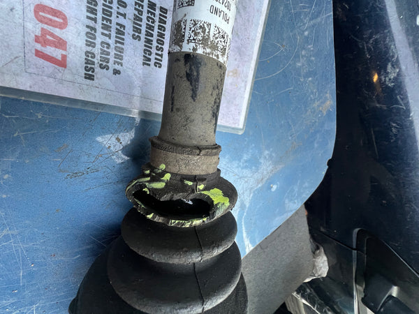 BMW 1 series 2024 F40 M135ix driver side front Drive Shaft 
8482646