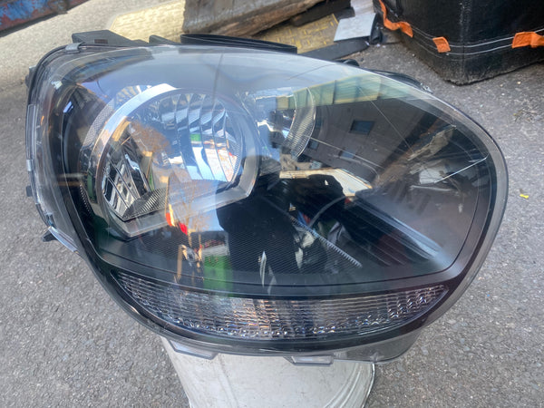 7390150 MINI COUNTRYMAN COOPER 2017 driver side headlight   7390150  mini Countyman driver side headlight,  some clips are broken   please observe all pictures