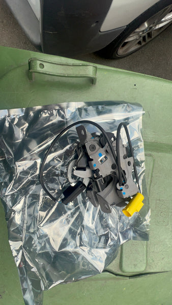 8737702 BMW X1 F48 LCI 2020  passenger side BONNET  PEDESTRAIN PROTECT LOCK   new  Bmw x1 f48 bonnet lock