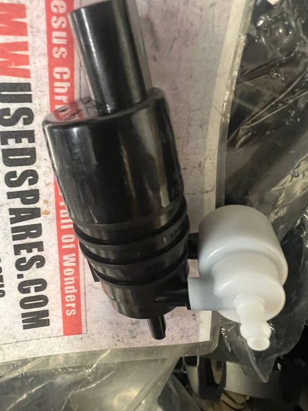 67127388349    BMW 5 G31 X3 G01 X5 G05 Series Windscreen Washer Water Pump  New Genuine    7388349