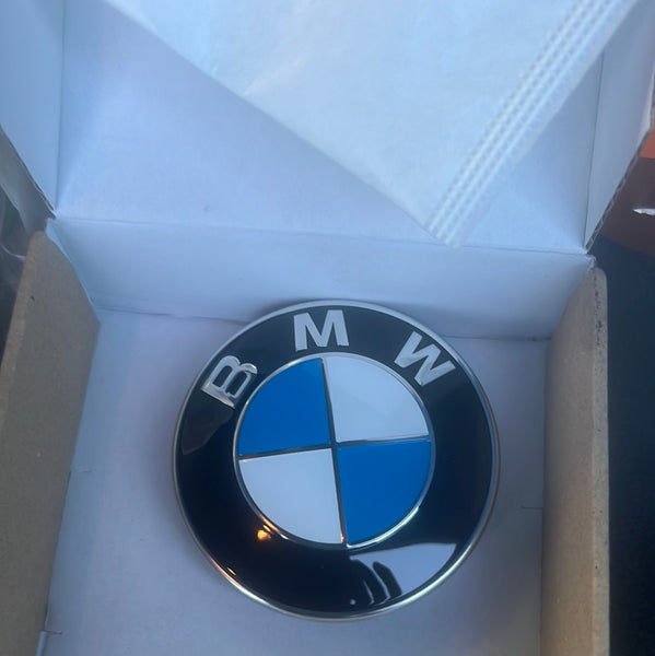 51147463684    BMW  5 series 2023  G30  bumper badge   new     Bmw F90 G31 G01 G02 G05 FRONT HOOD 82MM "BMW" BADGE  7463684