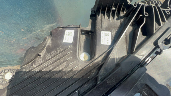 5A3CE93-04   BMW IX20 2021  i20 M60 Passenger side Led Headlight   5A3CE93-04  Clip missing, Hole at the bottom of the light   needs repair   please observe all pictures