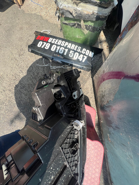 5A3CE93-04   BMW IX20 2021  i20 M60 Passenger side Led Headlight   5A3CE93-04  Clip missing, Hole at the bottom of the light   needs repair   please observe all pictures