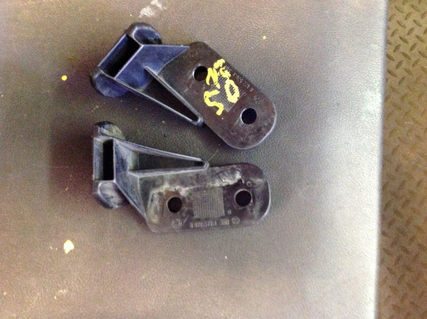 BMW 3 SERIES 1998 E 36  SET OF FRONT BUMPER  SLIDER (HOLDER)