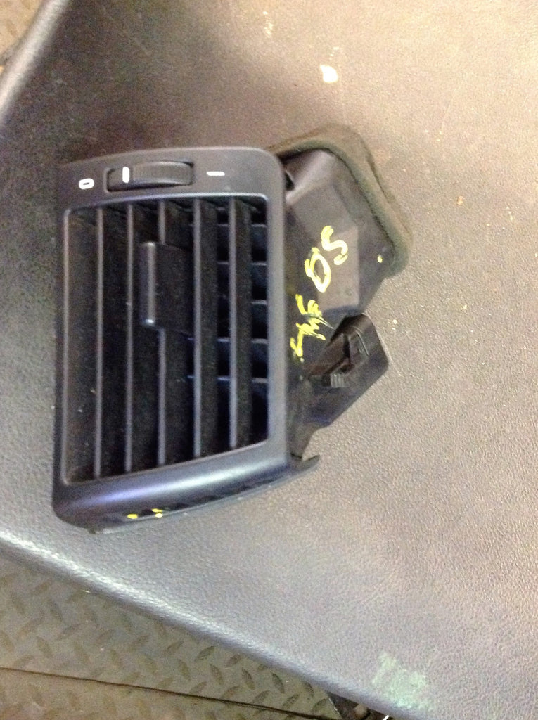 BMW 3 SERIES 2002 E46 DRIVER SIDE AIR VENT IN BLACK