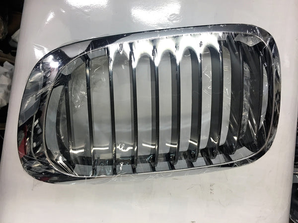 BMW 3 SERIES COUPE 2002 E46 KIDNEY GRILLE DRIVER SIDE CHROM WITH SILVER SLAKES