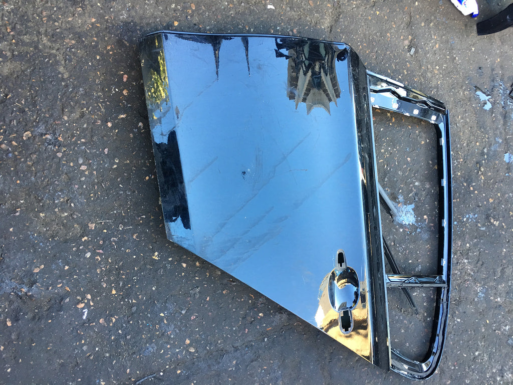 BMW 1 SERIES 2007 E87  PASSENGERS SIDE FRONT DOOR SHELL IN BLACK NEEDS RESPRAY.PLEASE CHECK COLOUR MAY DIFFER