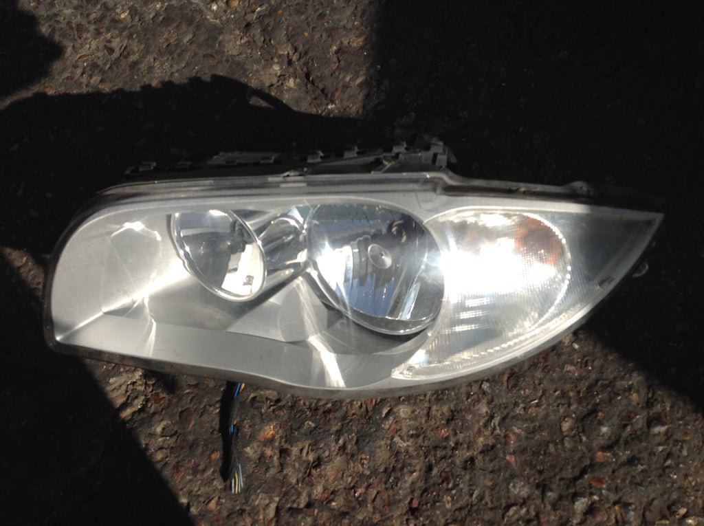 Bmw 1 Series 2007 E87 passenger side headlight. Buy online pickup in store