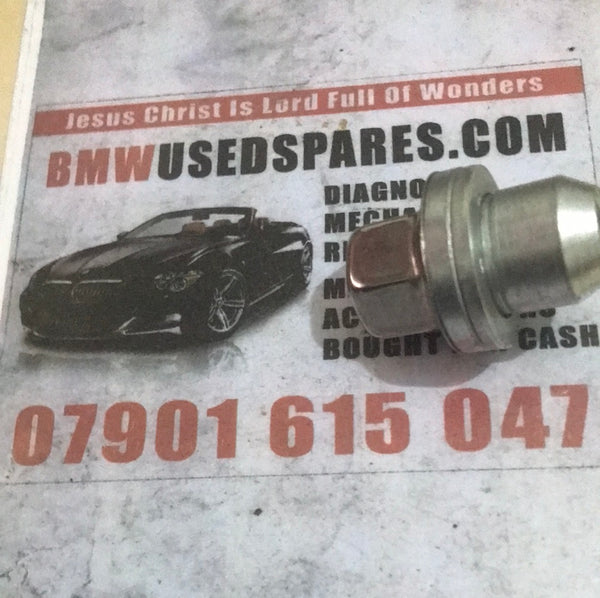 LR068126 jaguar wheel nut Land Rover