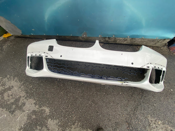 8061121    BMW 7 Series 2015  G11-g12 M Sport Front Bumper in White Genuine  8061121  observe picture please