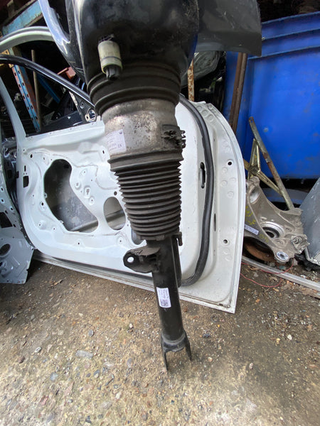 77687755302    BMW 7 Series 2018 G11 passenger side front Shock Absorber  Bmw G12 front shock   7755302.  6877553