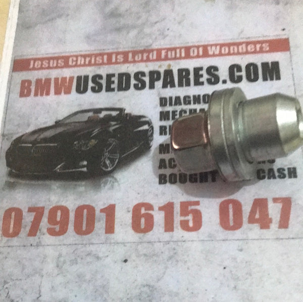 LR068126 jaguar wheel nut Land Rover