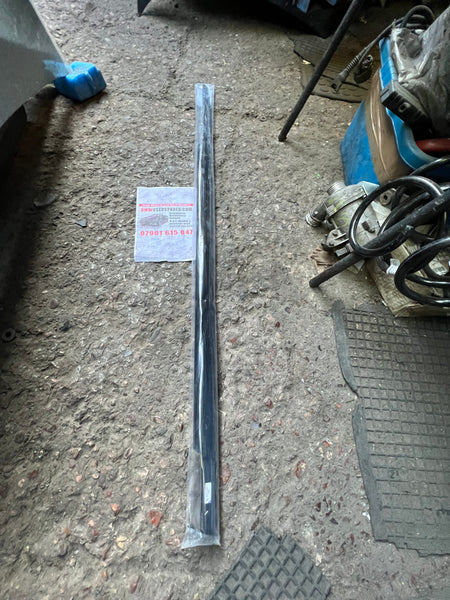 51337404026     BMW  5 series 2022 G30 F90 M5 Driver side front outer  shaft      New   7404026  51337404026  bmw G30 door moulding