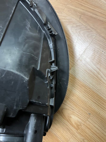 63117401604    MINI One 2018   Driver side headlight  clips missing   observe all pictures please   7401604l