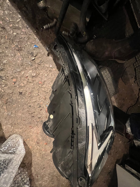 82A941034E     AUDI A1 S LINE 2021 DRIVER SIDE  LED XENON HEADLIGHT  some clips broken   please observe all pictures