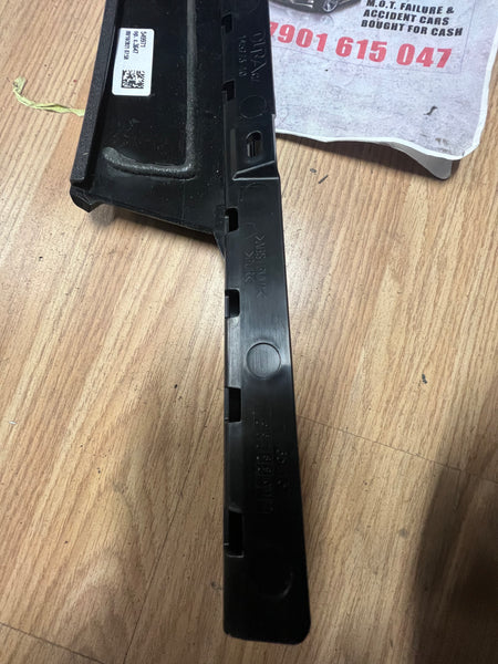 7465137    BMW 3  series 2022 G20 Passenger side  Front  Door Exterior Vertical Trim   New 7407431