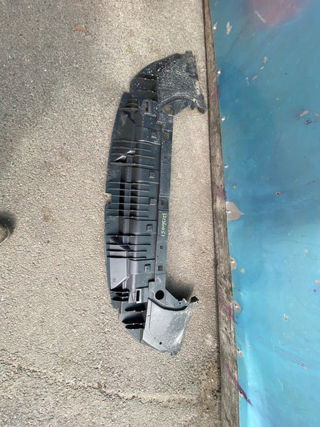 32136051     VOLVO XC40 2022 FRONT BUMPER LOWER VALANCE / AIR GUIDE  32136051