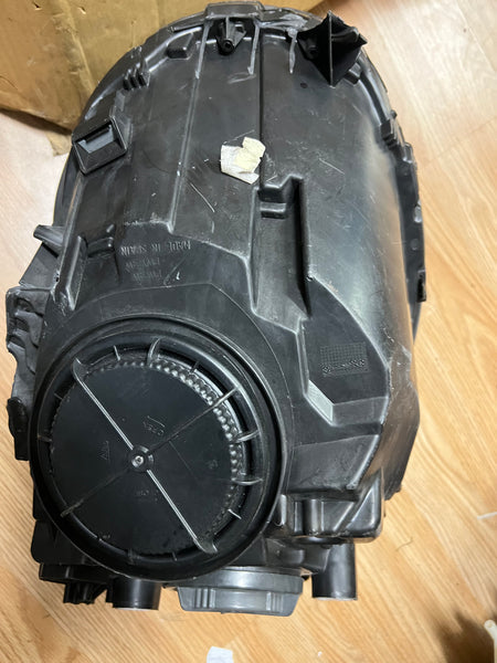 63117401604    MINI One 2018   Driver side headlight  clips missing   observe all pictures please   7401604l