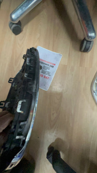 7383363    BMW X1  2017 F48 20d  passenger Side Kidney Grille  7383363