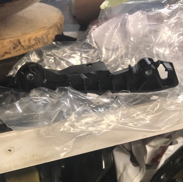 7385349 BMW g30/31 front bumper guide