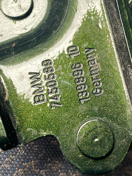 7450589      BMW 3 series 2022 G20  front passenger side  Bonnet Hinge  2.00 Petrol electricity 185kw 2019