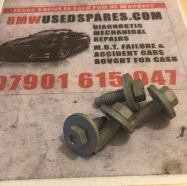 07147131648 BMW 1-Series e81/87/88/f22 @£2.00 each hex bolt with washers cm8x23