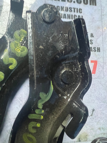 7450589   BMW 3 Series 2022  G20 G21 driver side bonnet hinge   Bmw G20 HOOD BONNET HINGLE   7450589