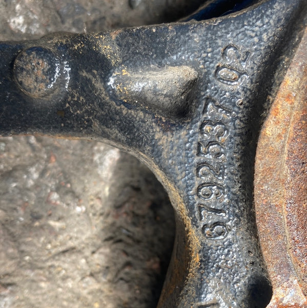 6792537       Bmw 3 series 2015 f30  passenger side rear Wheel Hub