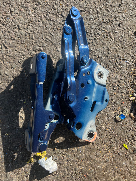 7418201 BMW X5  20221 G05 passenger side bonnet hinge