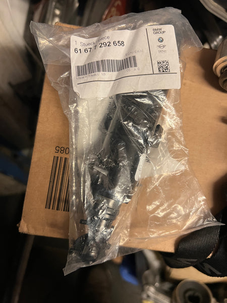 BMW X5 F15 RIGHT HEADLIGHT WASHER NOZZLE 61677292658 GENUINE 14-18 new