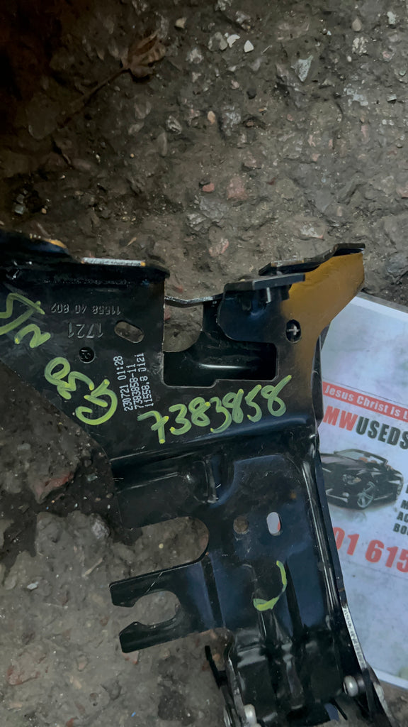 7383858     BMW 5 SERIES G30  2022  driver side headlight bracket 7383858