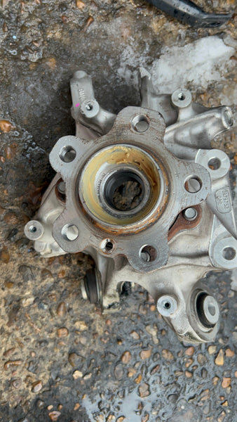 6879752     BMW X4 2022  G02 driver side rear Hub