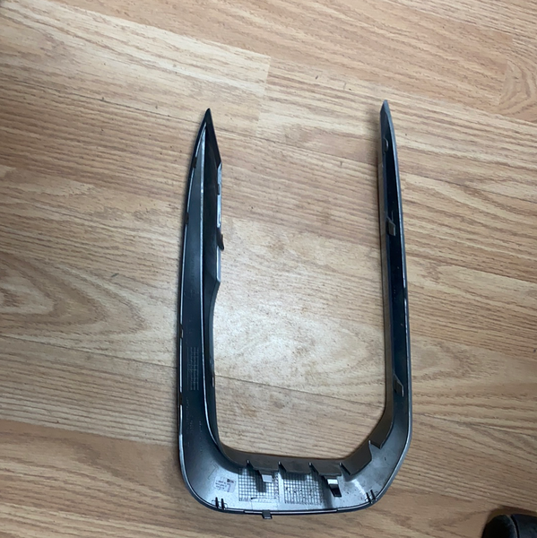 51118070323    BMW 1 series 2018 F21 M Front Bumper Left Grille Trim Clasp   8070323 Genuine