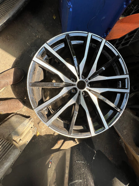 9882610         1 GENUINE BMW X5 X6 742M 22" FRONT ALLOY WHEEL RIM G05 G06 9.5J BLACK  9/1/2 j22  8090013