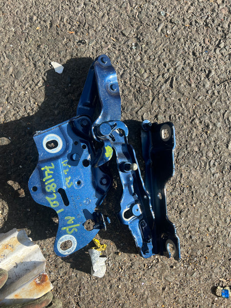 7418201 BMW X5  20221 G05 passenger side bonnet hinge
