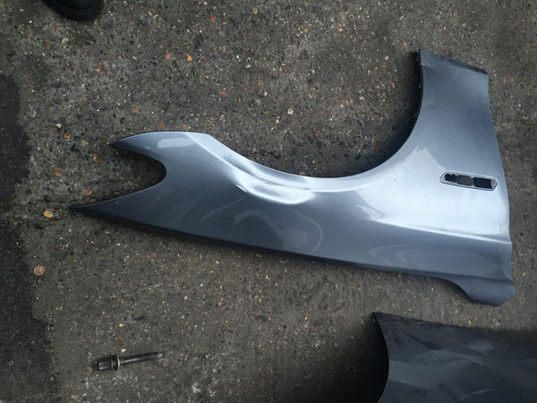 BMW 5 SERIES F10 20014 DRIVER SIDE WING NEEDS REPAIR