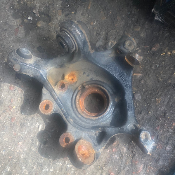 6792537       Bmw 3 series 2015 f30  passenger side rear Wheel Hub