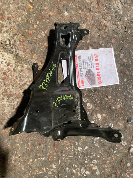 7378746     MINI Cooper Countyman 2021 F60  Driver side  Fender Support bracket