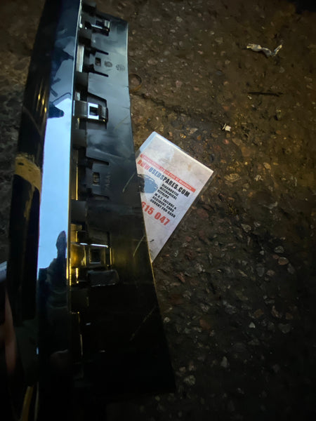 7316075  BMW X5 F15 X6 F16 Air Intakes Grille Passenger side   BMW X5 2016 grille   please observe all pictures   clips broken. (Black)