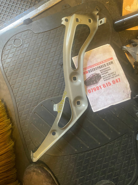 7297200     Bmw 2 Series 2016 F45 Gran Active tourer Driver side  wing bracket