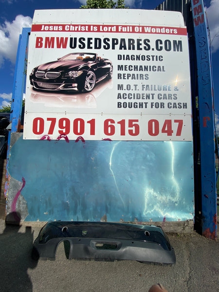 7300837    MINI Cooper 2016  F56 REAR BUMPER GENUINE in black   needs repair   please observe all pictures