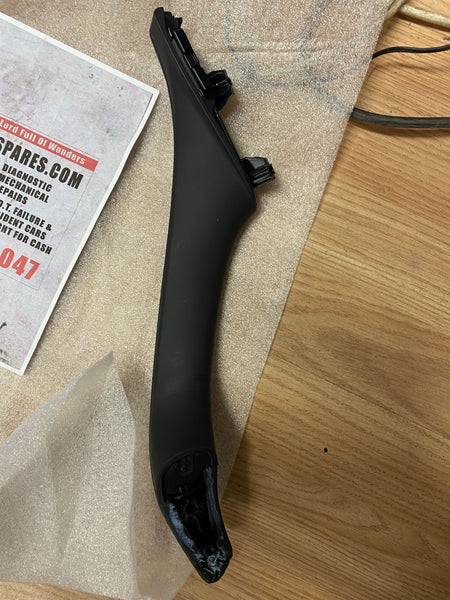 9174215  Bmw 5 Series 2013 F11 Hand grip Grab Handle Passenger side Rear Interior Door Panel  new