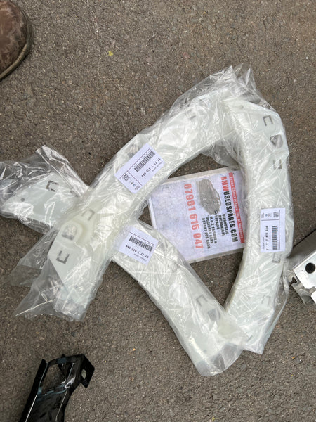 51777410644   new    Genuine  Mini Cooper  driver side front  Wheel Arch Molding Bracket    7410644